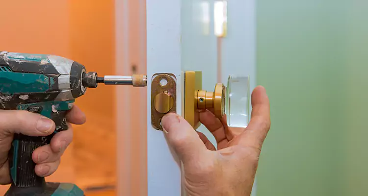 Broken Door Knob Fix in Plant City, FL