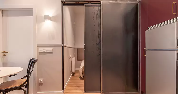We Fix Closet Sliding Door in Plant City, FL 